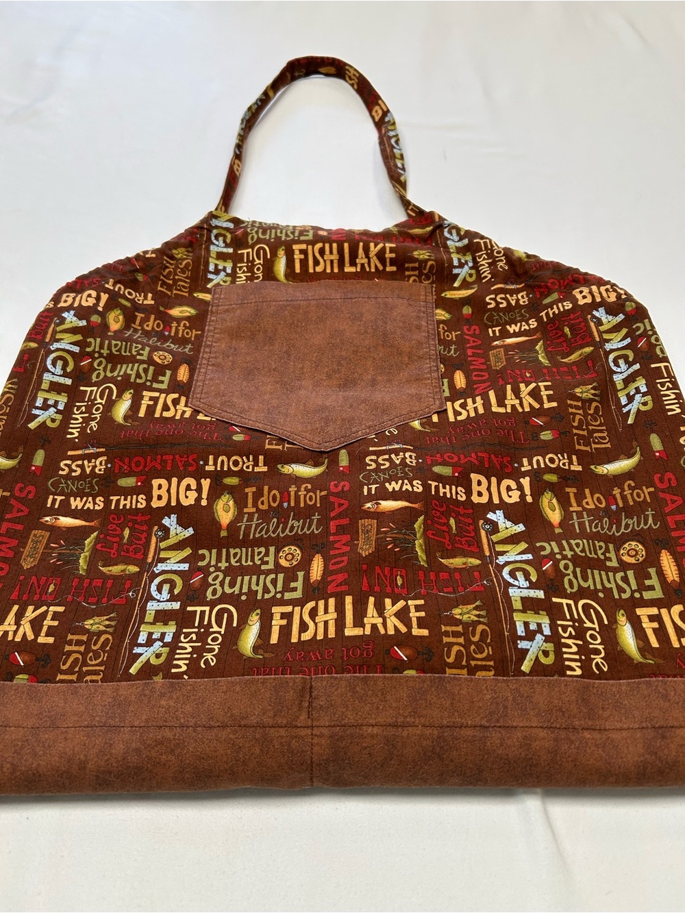 FISHING THEMED APRON, ONE  SIZE, HOMEMADE, FISH LAKE, GONE FISHING, POCKETS - Picture 4 of 4